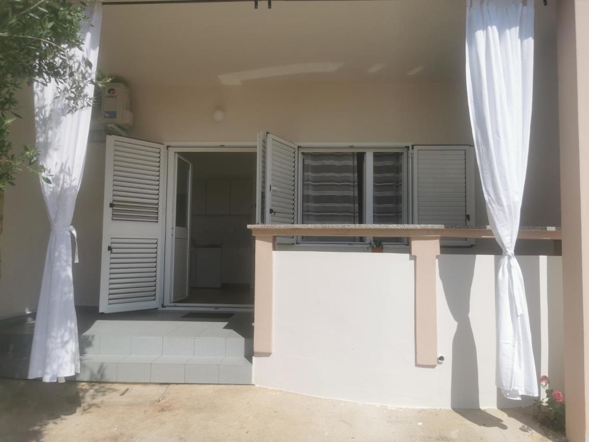 Apartments By The Sea Jakisnica, Pag - 21384 Лун Екстер'єр фото